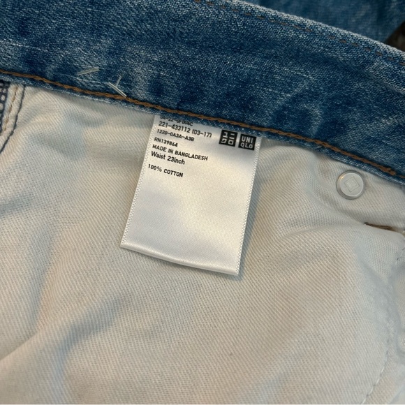 UNIQLO Relaxed Straight Leg Jean 👖 - Size 23 - Picture 5 of 5